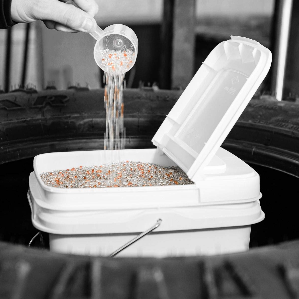 Tire Balancing Beads Bulk Tub 17.6 lb. with Scoop D72354