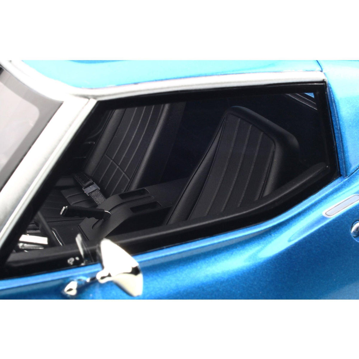 Le Mans Blue Metallic 1/12 Model Car W924