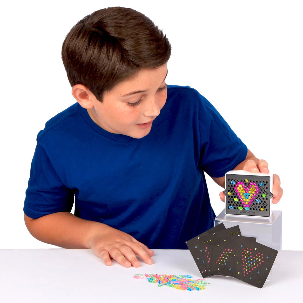Mini 3.5" Includes 4 Templates and 80 Colored Pegs Q1314
