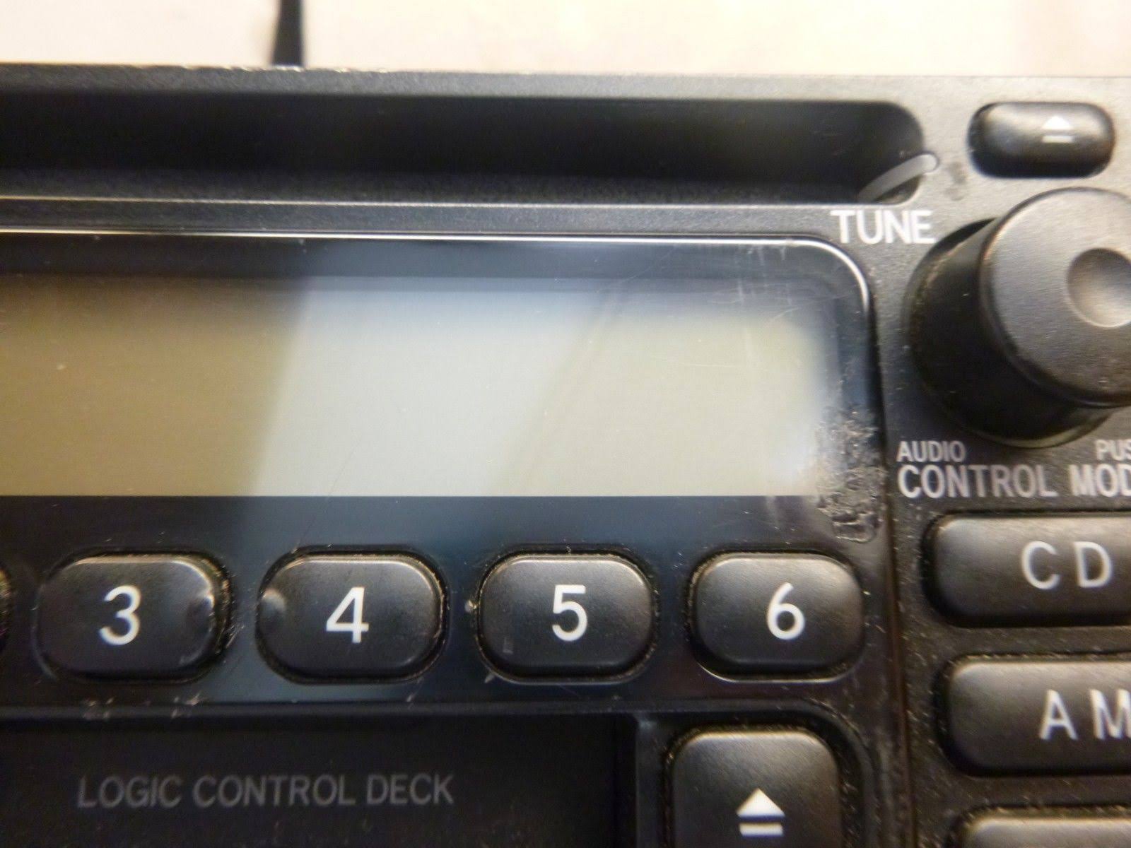 Single Disc CD Cassette Player G8821